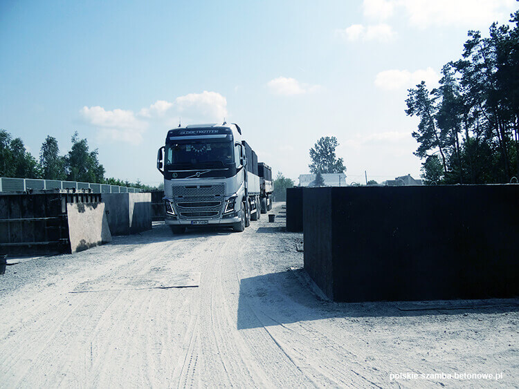Transport szamb betonowych  w Alwerni